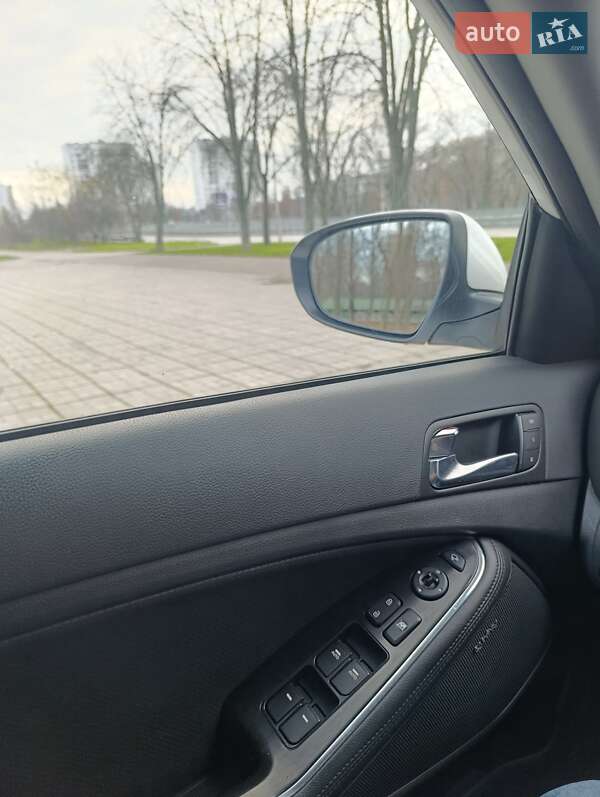 Седан Kia Optima 2014 в Киеве