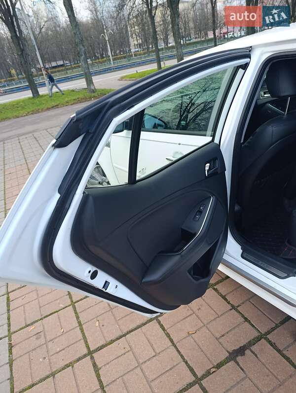 Седан Kia Optima 2014 в Киеве