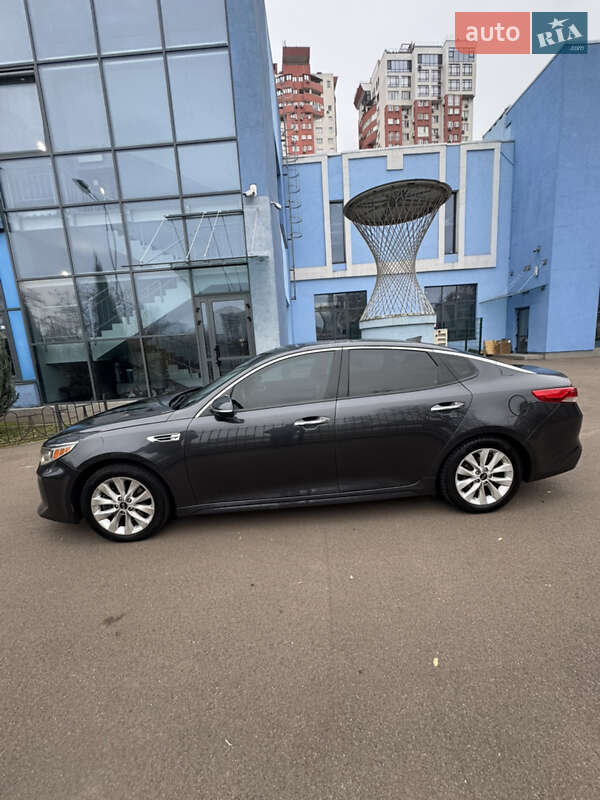 Седан Kia Optima 2017 в Киеве