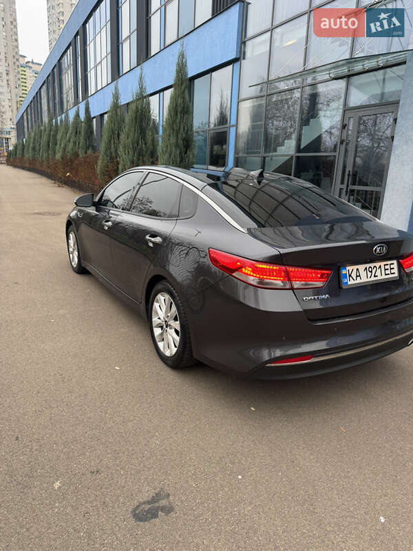 Седан Kia Optima 2017 в Киеве