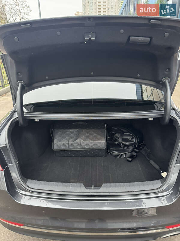 Седан Kia Optima 2017 в Киеве