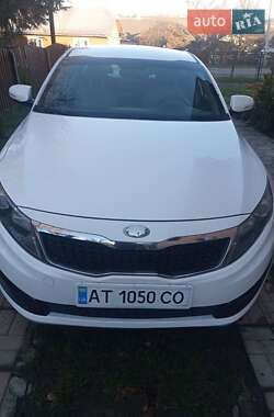 Седан Kia Optima 2013 в Отынии