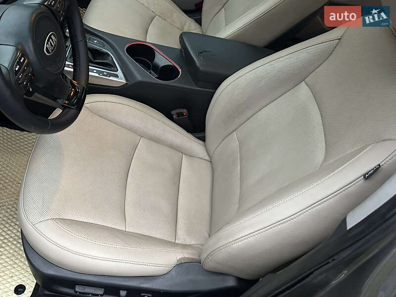 Седан Kia Optima 2014 в Киеве