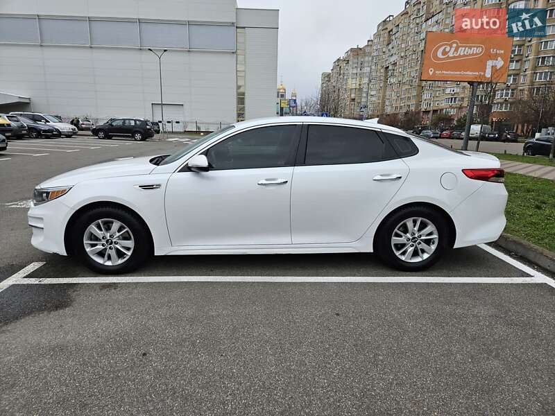 Седан Kia Optima 2017 в Киеве