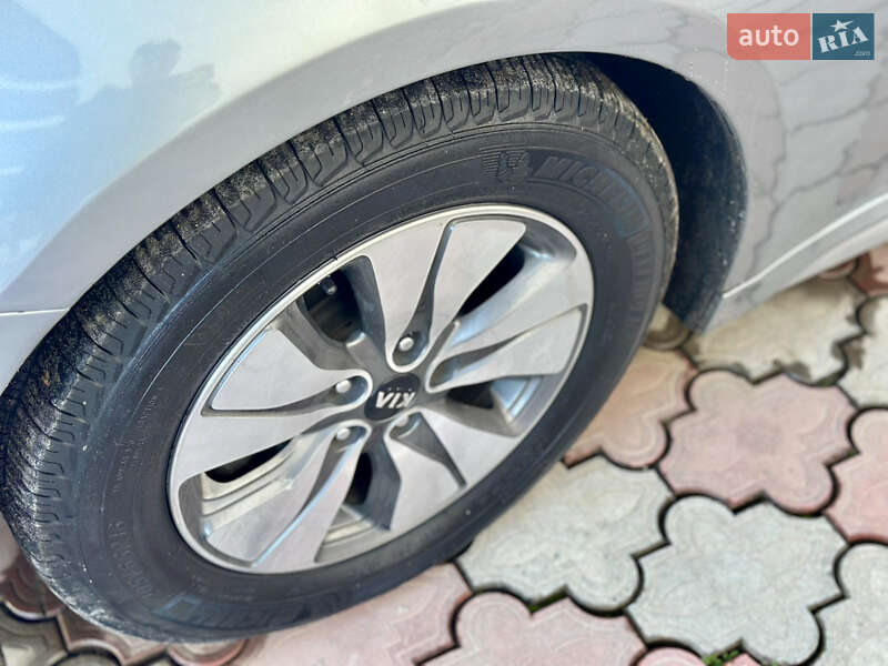 Седан Kia Optima 2016 в Ивано-Франковске