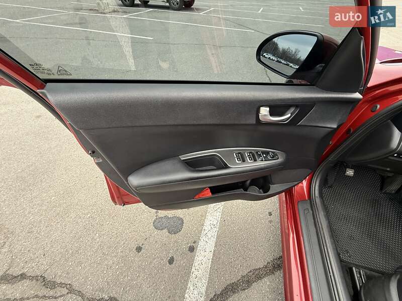Седан Kia Optima 2017 в Днепре