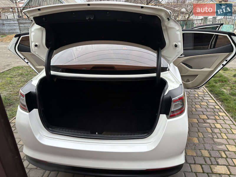 Седан Kia Optima 2014 в Запорожье