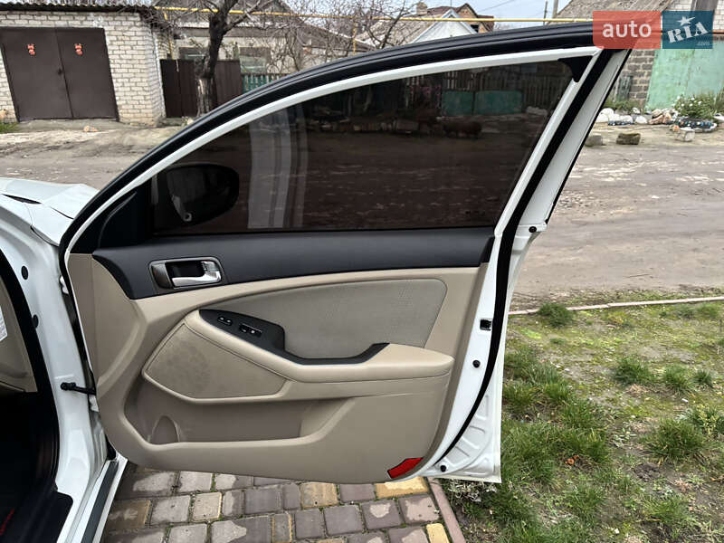 Седан Kia Optima 2014 в Запорожье
