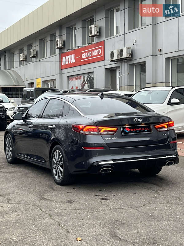 Седан Kia Optima 2018 в Одессе