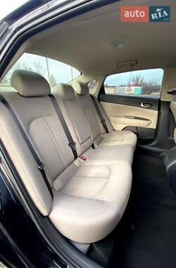Седан Kia Optima 2016 в Кривом Роге
