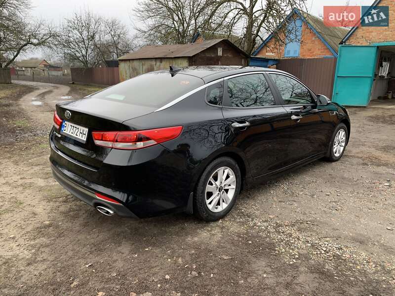 Седан Kia Optima 2017 в Гадяче