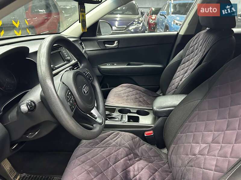 Седан Kia Optima 2016 в Черновцах