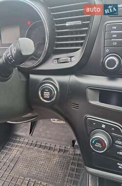 Седан Kia Optima 2012 в Запорожье