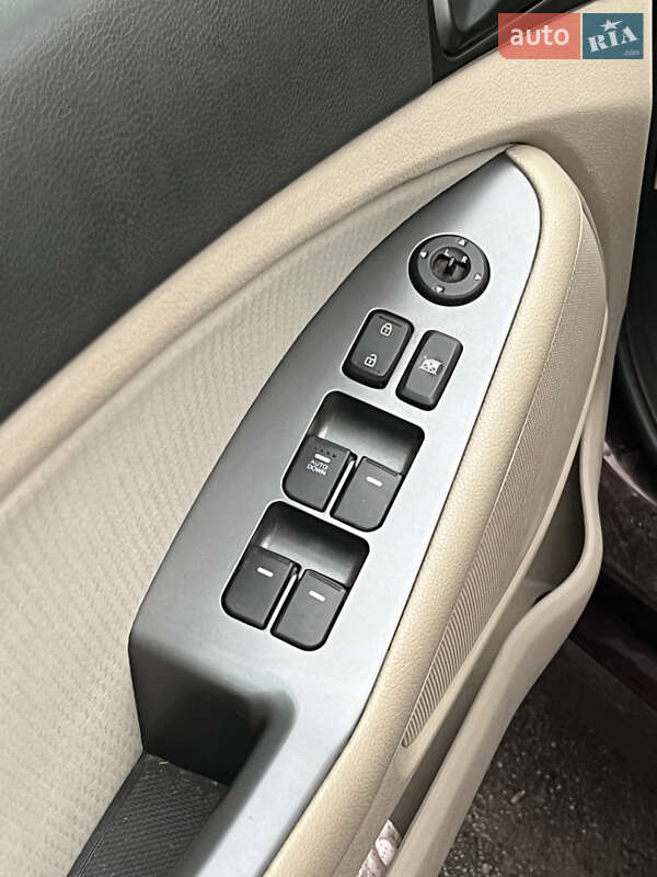 Седан Kia Optima 2013 в Тальному