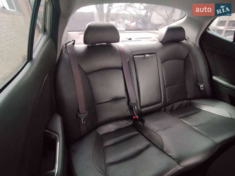 Седан Kia Optima 2015 в Чугуєві