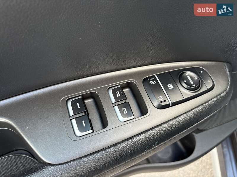 Седан Kia Optima 2017 в Киеве