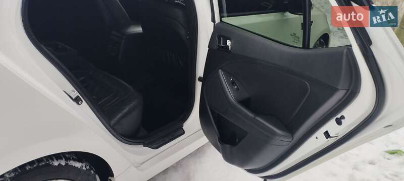 Седан Kia Optima 2011 в Синельниково