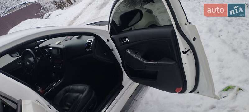 Седан Kia Optima 2011 в Синельниково