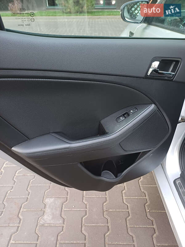 Седан Kia Optima 2012 в Киеве