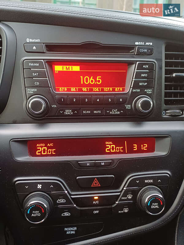 Седан Kia Optima 2012 в Киеве