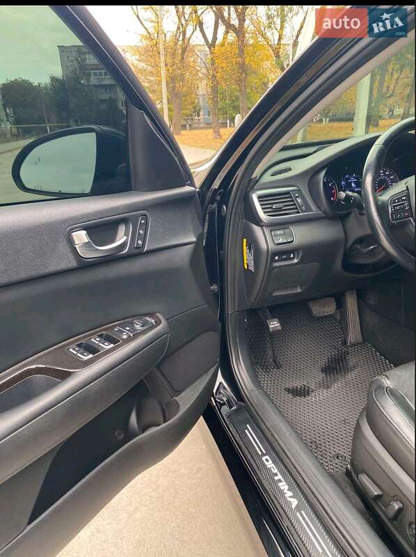 Седан Kia Optima 2016 в Синельниково