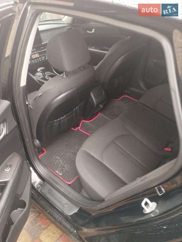 Седан Kia Optima 2016 в Черкассах