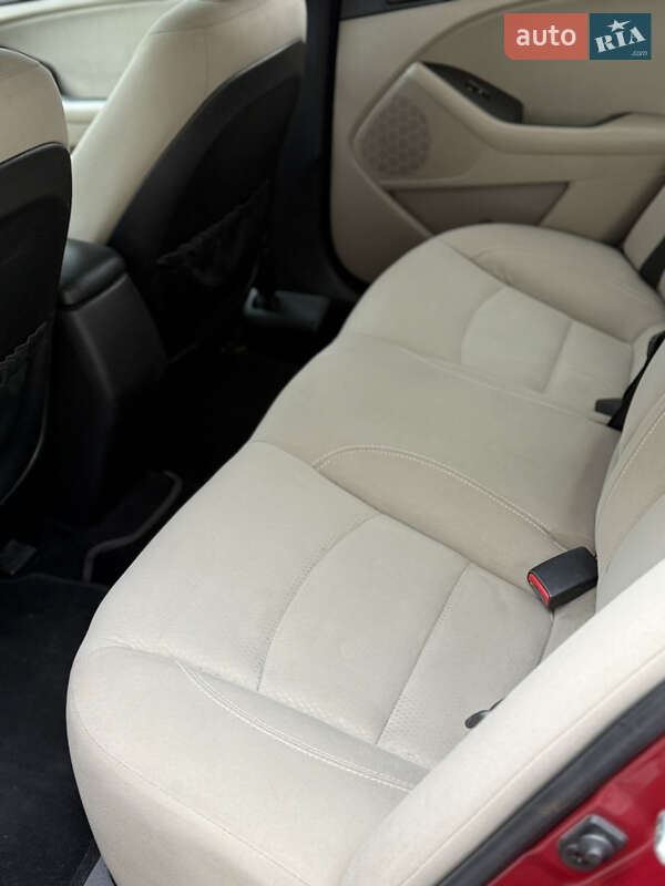 Седан Kia Optima 2014 в Киеве