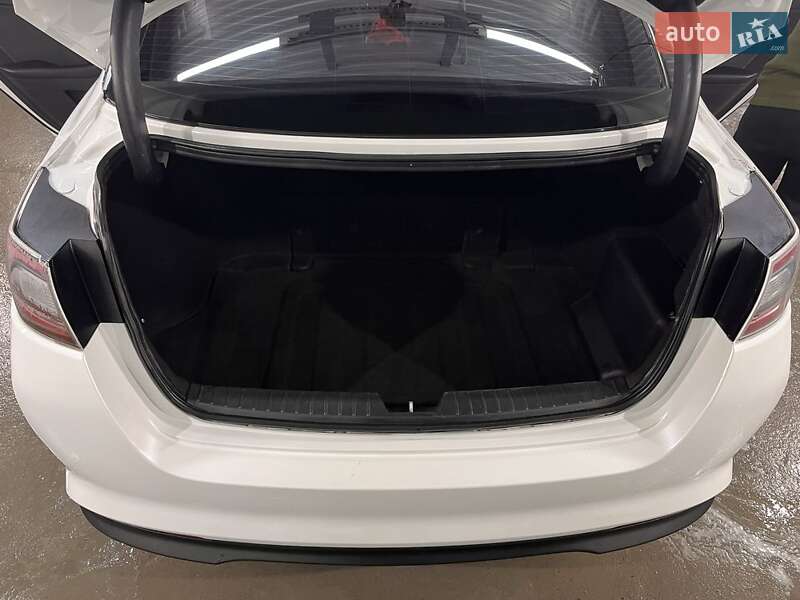 Седан Kia Optima 2015 в Апостолово