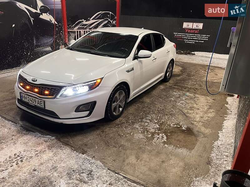 Седан Kia Optima 2015 в Апостолово