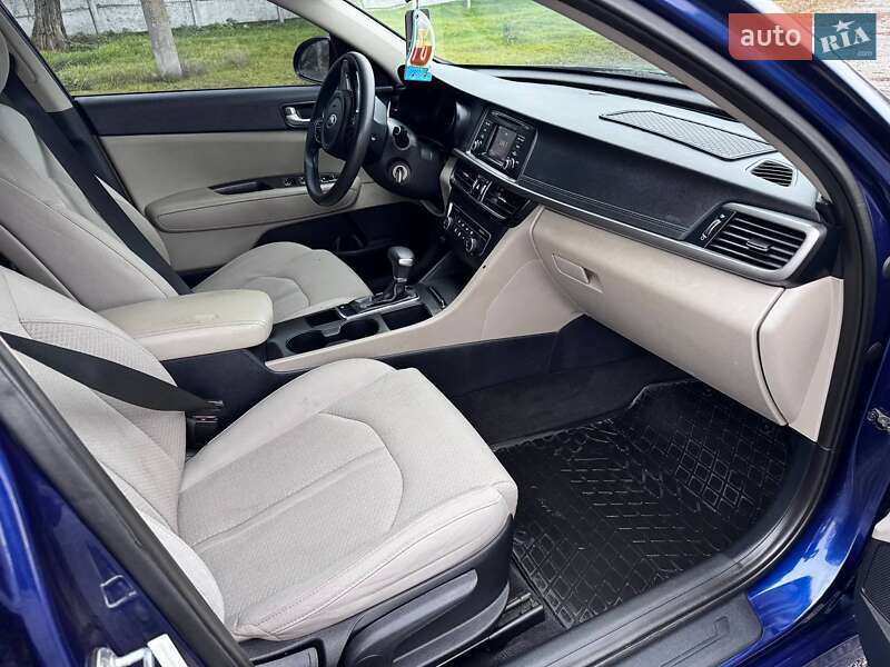 Седан Kia Optima 2016 в Козельщине