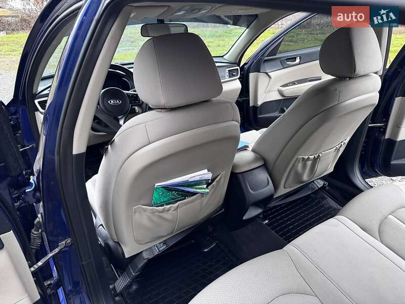 Седан Kia Optima 2016 в Козельщине