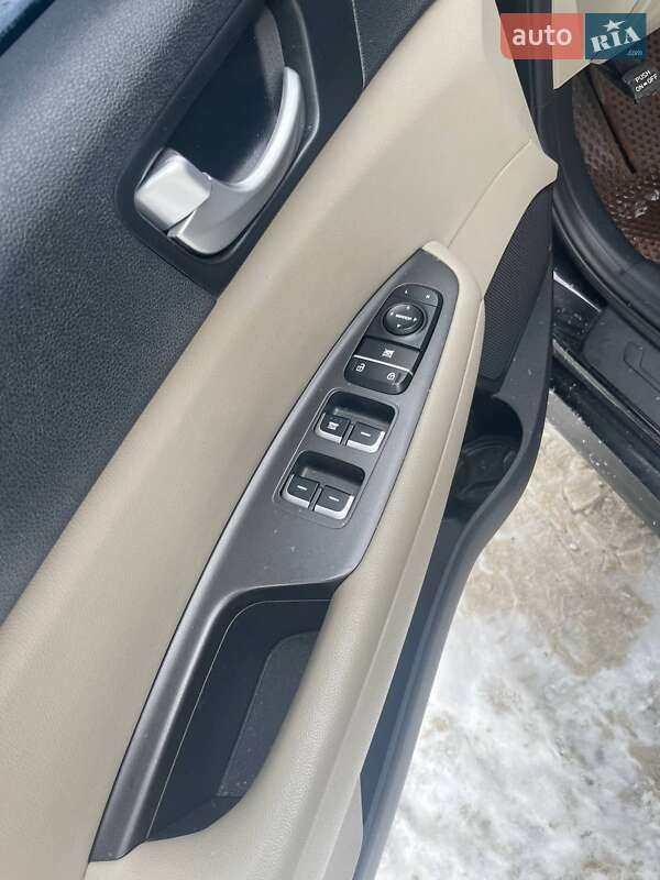 Седан Kia Optima 2018 в Киеве