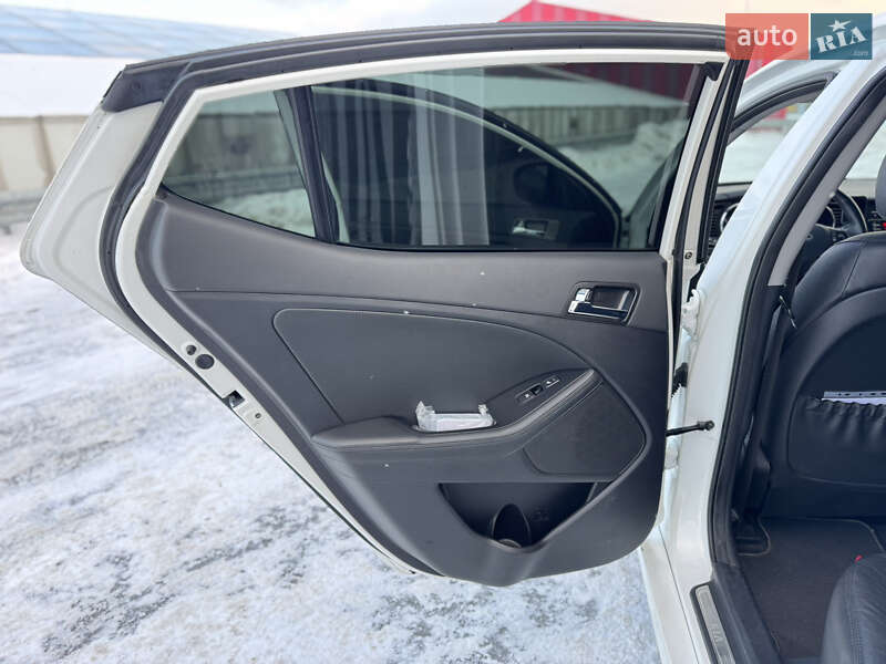 Седан Kia Optima 2011 в Киеве