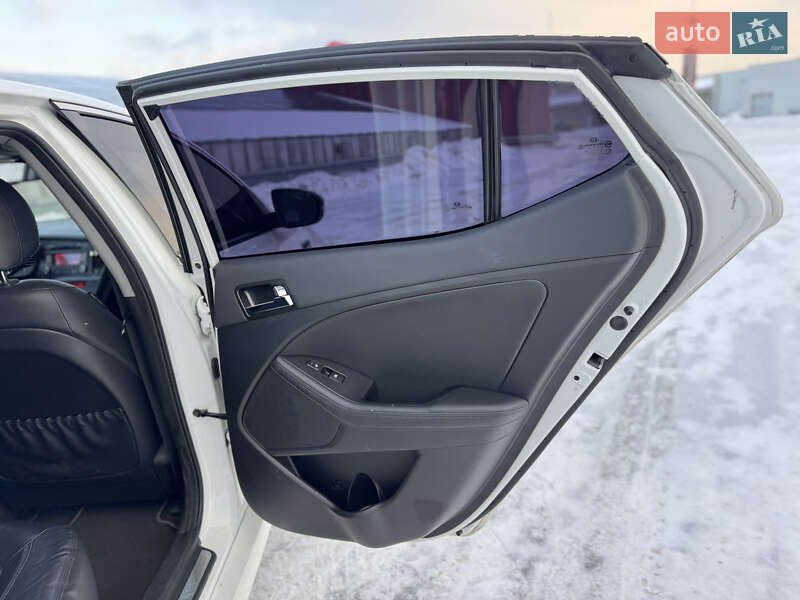 Седан Kia Optima 2011 в Киеве