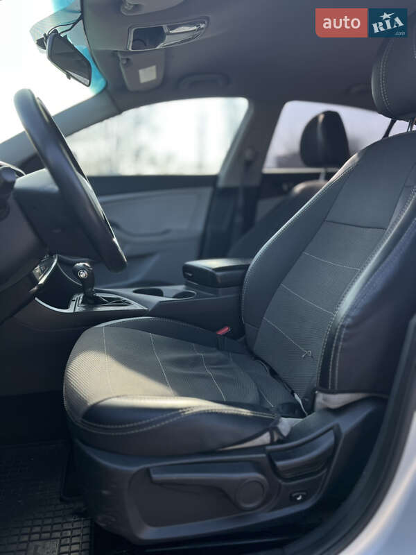 Седан Kia Optima 2012 в Николаеве