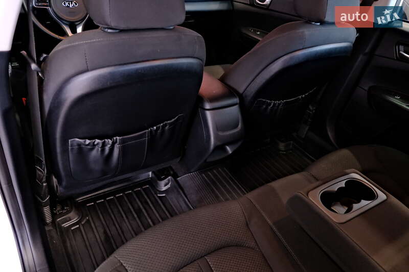 Седан Kia Optima 2016 в Одессе