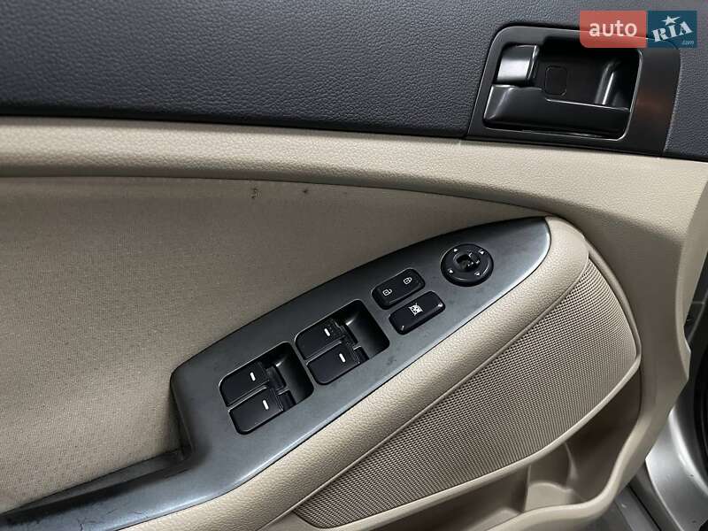 Седан Kia Optima 2013 в Киеве