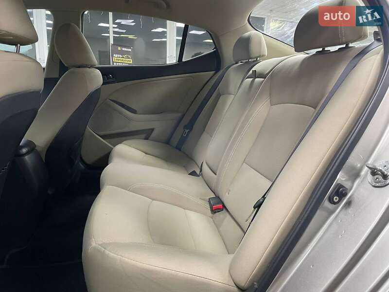 Седан Kia Optima 2013 в Киеве