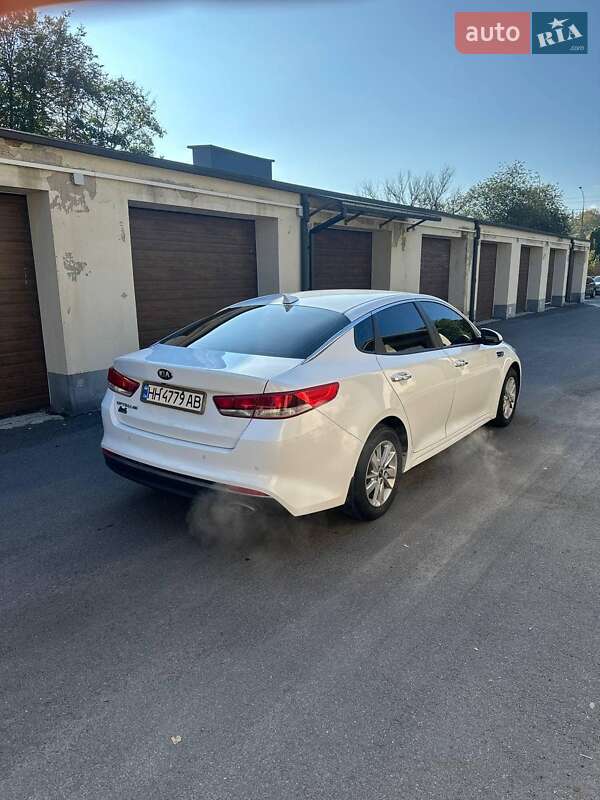 Седан Kia Optima 2016 в Львове