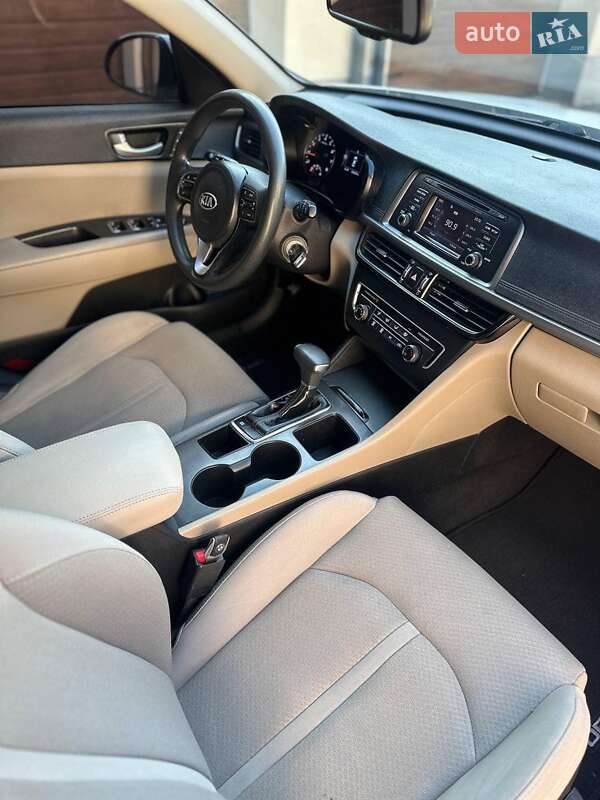Седан Kia Optima 2016 в Львове