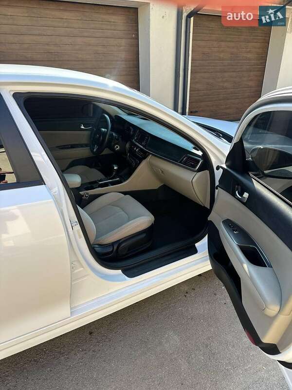 Седан Kia Optima 2016 в Львове