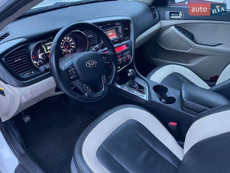 Седан Kia Optima 2012 в Чернигове