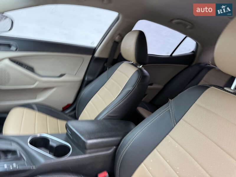 Седан Kia Optima 2014 в Киеве