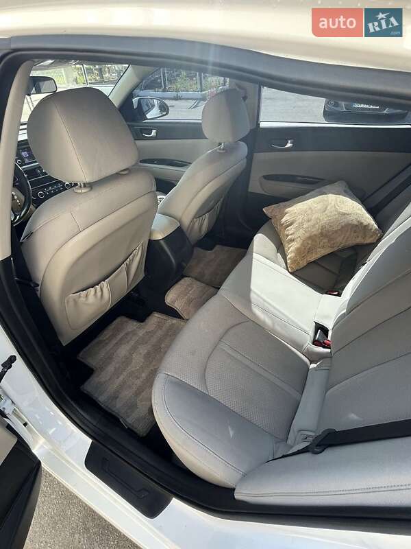 Седан Kia Optima 2016 в Сумах