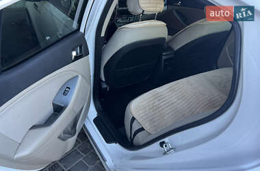 Седан Kia Optima 2013 в Старом Самборе