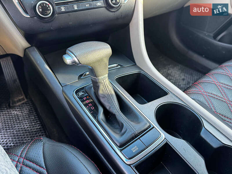 Седан Kia Optima 2015 в Києві