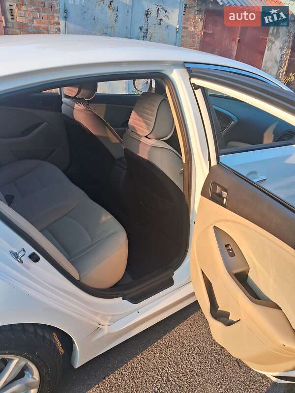 Седан Kia Optima 2014 в Виннице