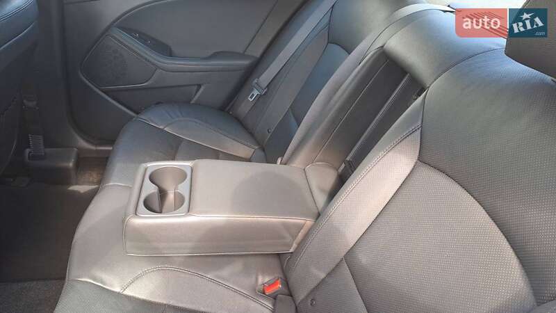 Седан Kia Optima 2015 в Южноукраїнську