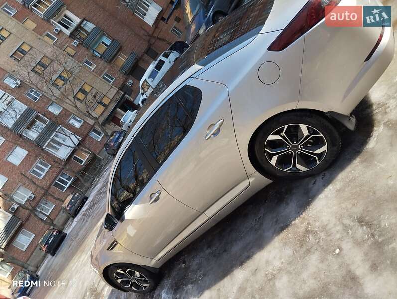 Седан Kia Optima 2012 в Славянске
