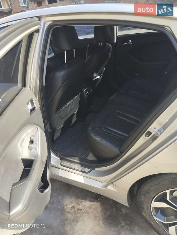 Седан Kia Optima 2012 в Славянске